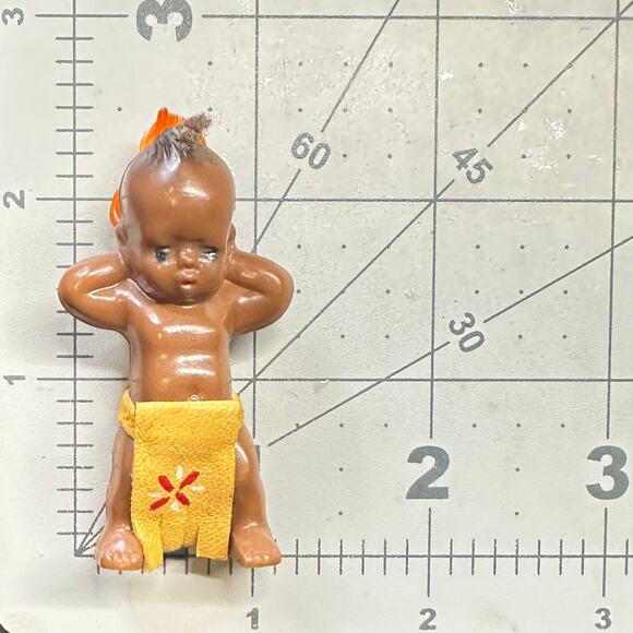 1940s vintage plastic Native American kewpie doll-style suede figural brooch - Picture 6 of 6